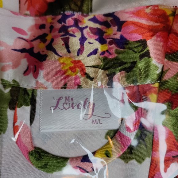 Women's Floral Kimono Satin Short Robe Size: M / L - Picture 11 of 13